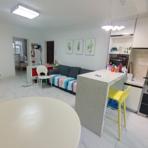 重庆街 住人一楼 精装 三室两卫 东边户 94平 带草厦