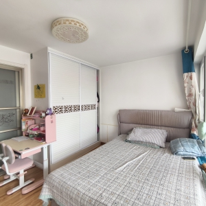 莱茵小镇多层顶加阁