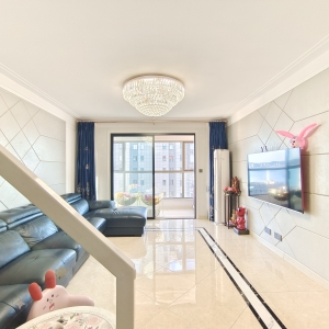 蓝湾怡庭 复试三层 看海精装修