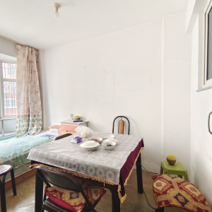 卧龙山庄 框架多层 西北山夜市