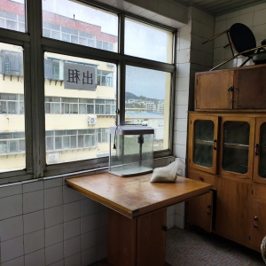 奈古山路五楼70平两室简装带储藏室出售