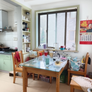 同德路住人一楼135.5平三室精装带车位出售