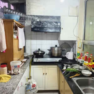 李家夼一楼52平两室简装带储藏室出售