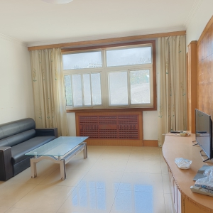 古寨东路顶楼69平三室简装带储藏室出售