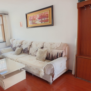 古寨东路四楼73平两室简装带储藏室出售