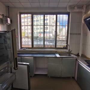 出售青岛街低楼层房子