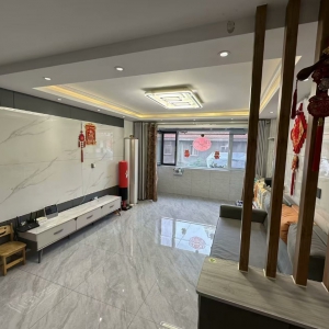 高区钦村古寨西路凤凰城二期精装三室南北通透错层框架房