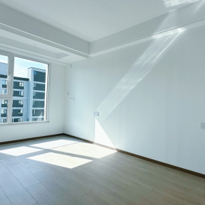 龙泰国际送车位，精装边户